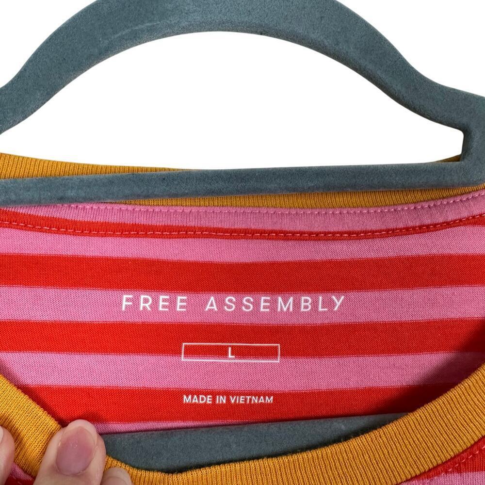 Free Assembly Womens Tee Size L Stranger Things 80s Retro Boxy Stripe Hawkins - Picture 2 of 7